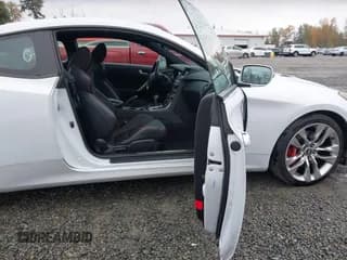 ✅ 2015 Hyundai Genesis Coupe Ultimate • VIN: KMHHU6KJ4FU124995 • Lot: 43566907. Wystawiony na IAAI z przebiegiem 42 772 mil. Bezpłatny archiwum sprzedaży aukcyjnych z USA i szczegółowy raport historii pojazdu na DreamBid. Zdjęcie 5.