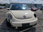 ✅ 2006 Volkswagen Beetle • VIN: 3VWRF31Y96M330010 • Lot: 64949335. Wystawiony na Copart z przebiegiem 131 107 mil. Bezpłatny archiwum sprzedaży aukcyjnych z USA i szczegółowy raport historii pojazdu na DreamBid. Zdjęcie 5.