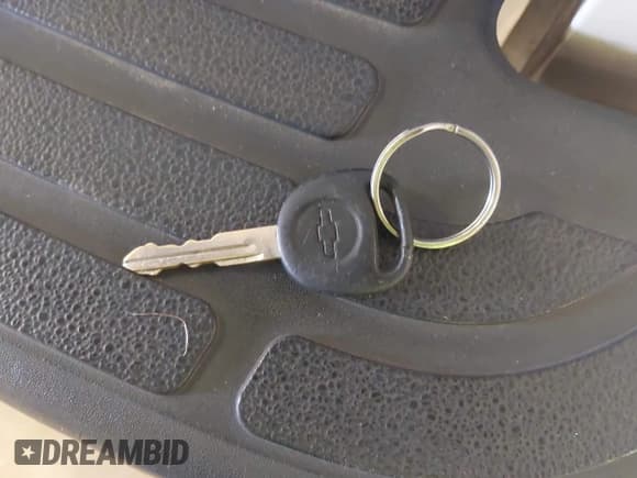 ✅ 2004 Chevrolet Suburban LT • VIN: 1GNFK16Z24J155382 • Lot: 42535633. Listed on IAAI with 334,407 mi. Free auction sales archive from the USA and detailed vehicle history report at DreamBid. Image 11.