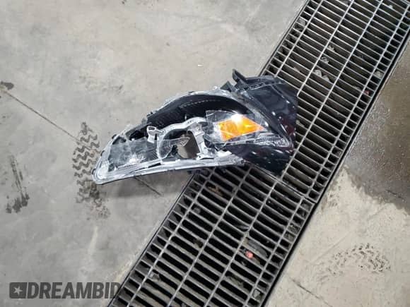 2017 Mitsubishi Outlander ES z VIN JA4AP3AU2HZ004524, wystawiony jako Copart lot #70415835 z przebiegiem 34 759 mil mil oraz Szkoda całkowita • Salvage title. Historia ofert i sprzedaży dostępna na DreamBid. Obrazek 13.