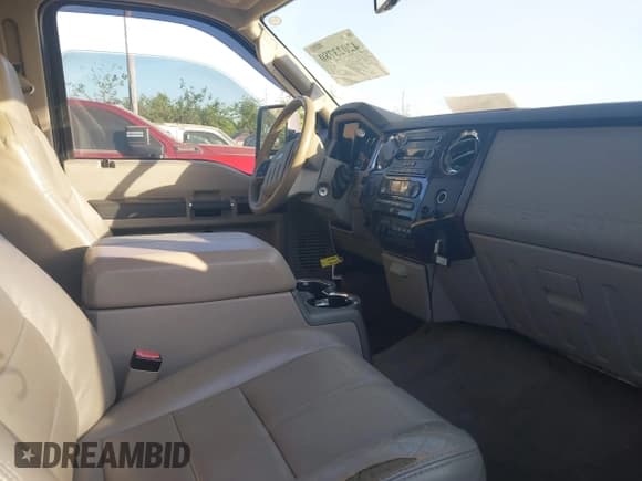 ✅ 2008 Ford F-250 XL • VIN: 1FTSW21R28EC02207 • Lot: 42023780. Wystawiony na IAAI z przebiegiem 135 143 mil. Bezpłatny archiwum sprzedaży aukcyjnych z USA i szczegółowy raport historii pojazdu na DreamBid. Zdjęcie 5.