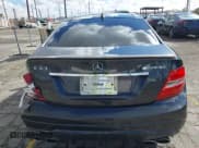 ✅ 2012 Mercedes-Benz C 63 AMG • VIN: WDDGJ7HB2CF731126 • Lot: 43455538. Wystawiony na IAAI z przebiegiem 88 707 mil. Bezpłatny archiwum sprzedaży aukcyjnych z USA i szczegółowy raport historii pojazdu na DreamBid. Zdjęcie 17.