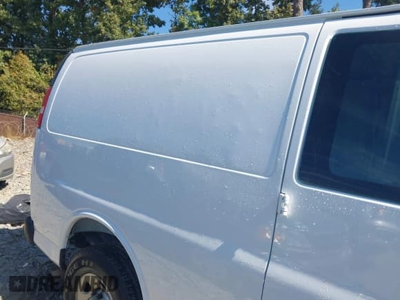 ✅ 2018 Chevrolet Express Cargo • VIN: 1GCWGBFG8J1196755 • Lot: 43483261. Listed on IAAI with 239,165 mi. Free auction sales archive from the USA and detailed vehicle history report at DreamBid. Image 6.