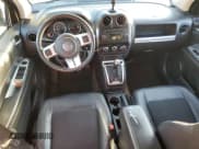 ✅ 2016 Jeep Compass Latitude • VIN: 1C4NJCEA7GD677667 • Lot: 82513675. Wystawiony na Copart z przebiegiem 136 769 mil. Bezpłatny archiwum sprzedaży aukcyjnych z USA i szczegółowy raport historii pojazdu na DreamBid. Zdjęcie 8.