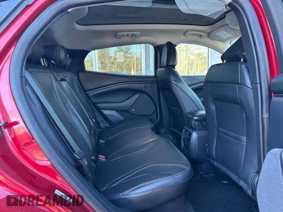 ✅ 2021 Ford Mustang Mach-E Premium • VIN: 3FMTK3R75MMA61531 • Lot: 93938185. Wystawiony na Copart z przebiegiem 95 676 mil. Bezpłatny archiwum sprzedaży aukcyjnych z USA i szczegółowy raport historii pojazdu na DreamBid. Zdjęcie 6.