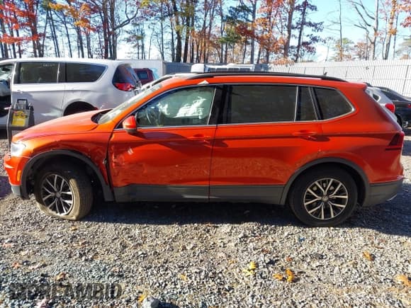 ✅ 2019 Volkswagen Tiguan SE • VIN: 3VV2B7AX7KM118569 • Lot: 43615986. Wystawiony na IAAI z przebiegiem 40 899 mil. Bezpłatny archiwum sprzedaży aukcyjnych z USA i szczegółowy raport historii pojazdu na DreamBid. Zdjęcie 14.