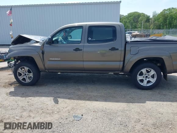 ✅ 2013 Toyota Tacoma • VIN: 5TFJX4CN2DX023064 • Lot: 42419032. Listed on IAAI with 223,413 mi. Free auction sales archive from the USA and detailed vehicle history report at DreamBid. Image 15.