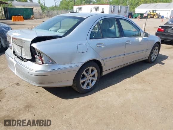 ✅ 2007 Mercedes-Benz C 280 Luxury • VIN: WDBRF92H57F889820 • Lot: 42144786. Wystawiony na IAAI z przebiegiem 147 484 mil. Bezpłatny archiwum sprzedaży aukcyjnych z USA i szczegółowy raport historii pojazdu na DreamBid. Zdjęcie 4.