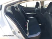 ✅ 2025 Nissan Versa S • VIN: 3N1CN8DV2SL811746 • Lot: 42808586. Wystawiony na IAAI z przebiegiem 12 961 mil. Bezpłatny archiwum sprzedaży aukcyjnych z USA i szczegółowy raport historii pojazdu na DreamBid. Zdjęcie 8.