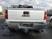 ✅ 2017 GMC Sierra 2500HD SLT • VIN: 1GT12TEY6HF226566 • Lot: 85250664. Wystawiony na Copart z przebiegiem 167 471 mil. Bezpłatny archiwum sprzedaży aukcyjnych z USA i szczegółowy raport historii pojazdu na DreamBid. Zdjęcie 6.