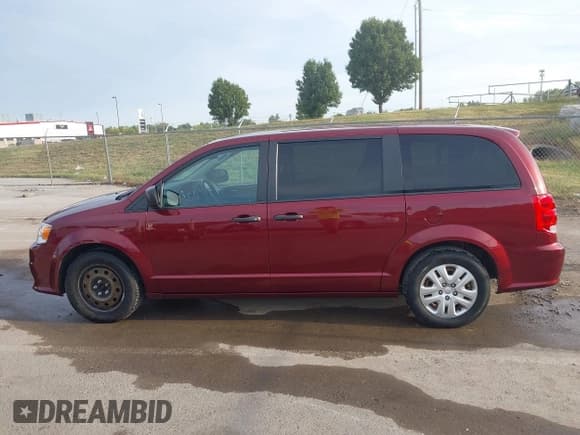 ✅ 2019 Dodge Grand Caravan SE • VIN: 2C4RDGBG3KR740438 • Lot: 43180789. Wystawiony na IAAI z przebiegiem 242 546 mil. Bezpłatny archiwum sprzedaży aukcyjnych z USA i szczegółowy raport historii pojazdu na DreamBid. Zdjęcie 15.