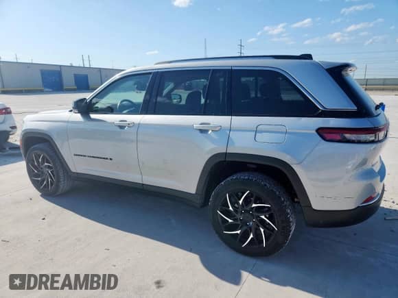 2022 Jeep Grand Cherokee Limited with VIN 1C4RJGBG2N8630845, listed as a Copart auction lot 60683005 with 31,396 mi miles and Clean title. Bid and sale history available at DreamBid. Image 2.