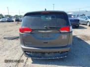 ✅ 2020 Chrysler Pacifica Touring • VIN: 2C4RC1FG1LR135488 • Lot: 43192754. Listed on IAAI with 84,631 mi. Free auction sales archive from the USA and detailed vehicle history report at DreamBid. Image 16.