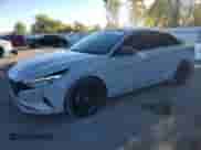 2022 Hyundai Elantra SEL z VIN KMHLM4AG5NU324979, wystawiony jako Copart lot #86795795 z przebiegiem 139 728 mil mil oraz Czysty tytuł • Clean title. Historia ofert i sprzedaży dostępna na DreamBid. Obrazek 1.