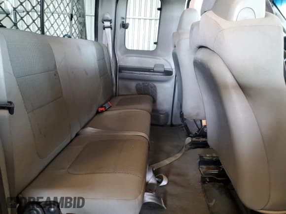 ✅ 2006 Ford F-250 XL • VIN: 1FTSX21556EC13404 • Lot: 66828195. Wystawiony na Copart z przebiegiem 107 086 mil. Bezpłatny archiwum sprzedaży aukcyjnych z USA i szczegółowy raport historii pojazdu na DreamBid. Zdjęcie 10.