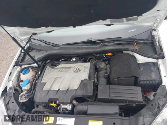 ✅ 2014 Volkswagen Jetta TDI w/Sunroof & Nav • VIN: 3VWPL7AJ1EM610321 • Lot: 42701127. Listed on IAAI with 113,694 mi. Free auction sales archive from the USA and detailed vehicle history report at DreamBid. Image 10.