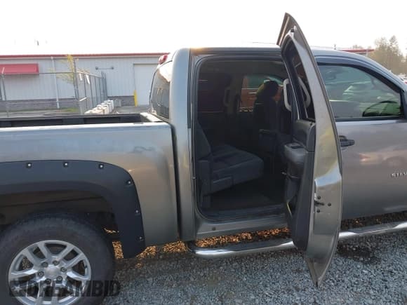 ✅ 2007 Chevrolet Silverado 1500 1LT • VIN: 2GCEK13M771624915 • Lot: 43140224. Listed on IAAI with 234,086 mi. Free auction sales archive from the USA and detailed vehicle history report at DreamBid. Image 8.