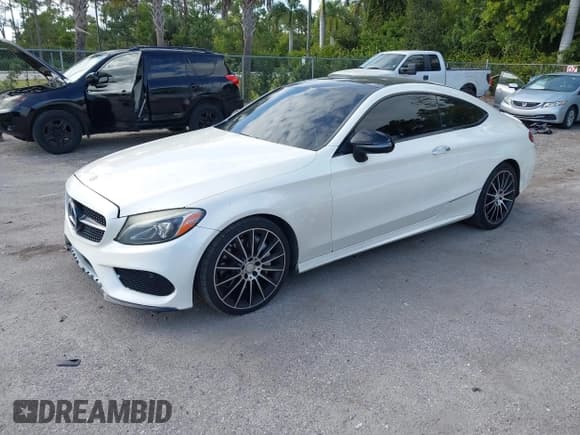 ✅ 2017 Mercedes-Benz C 300 • VIN: WDDWJ4JB7HF377728 • Lot: 43694318. Listed on IAAI with 152,123 mi. Free auction sales archive from the USA and detailed vehicle history report at DreamBid. Image 17.