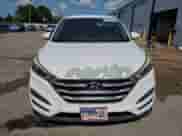 2017 Hyundai Tucson SE Plus z VIN KM8J33A41HU434880, wystawiony jako Copart lot #62723245 z przebiegiem 98 259 mil mil oraz Szkoda całkowita • Salvage title. Historia ofert i sprzedaży dostępna na DreamBid. Obrazek 5.