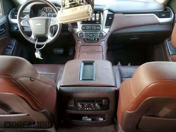 ✅ 2015 Chevrolet Suburban LTZ • VIN: 1GNSKKKC2FR127429 • Lot: 77173054. Wystawiony na Copart z przebiegiem 134 288 mil. Bezpłatny archiwum sprzedaży aukcyjnych z USA i szczegółowy raport historii pojazdu na DreamBid. Zdjęcie 8.