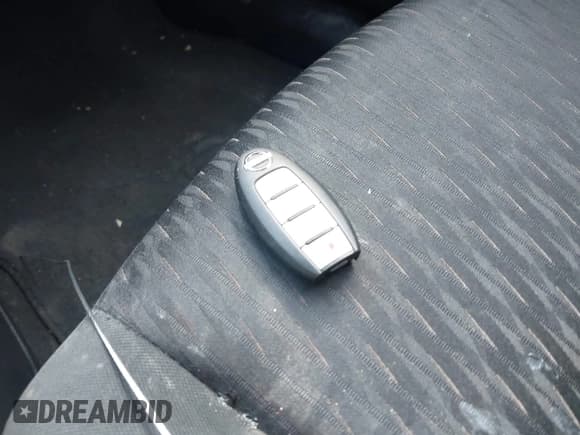 ✅ 2017 Nissan Rogue SV • VIN: KNMAT2MT1HP523400 • Lot: 43139831. Wystawiony na IAAI z przebiegiem 163 075 mil. Bezpłatny archiwum sprzedaży aukcyjnych z USA i szczegółowy raport historii pojazdu na DreamBid. Zdjęcie 11.