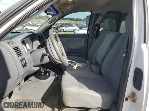 2005 Dodge Dakota ST z VIN 1D7HE22K25S318024, wystawiony jako Copart lot #73572884 z przebiegiem 154 829 mil mil oraz Szkoda całkowita • Salvage title. Historia ofert i sprzedaży dostępna na DreamBid. Obrazek 7.