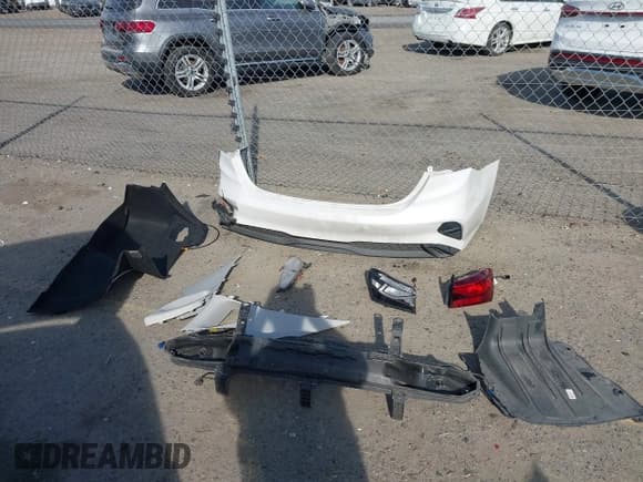 ✅ 2024 Kia Forte LXS • VIN: 3KPF24AD2RE796154 • Lot: 43650618. Wystawiony na IAAI z przebiegiem 46 584 mil. Bezpłatny archiwum sprzedaży aukcyjnych z USA i szczegółowy raport historii pojazdu na DreamBid. Zdjęcie 12.