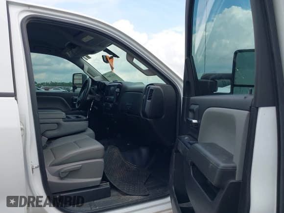 ✅ 2019 Chevrolet Silverado 2500HD Work Truck • VIN: 2GC2KREG0K1194436 • Лот: 43074666. Опубликован ранее на IAAI с пробегом 55 347 миль. Бесплатный доступ к архиву аукционных продаж из США и подробный отчёт об истории автомобиля на DreamBid. Изображение 5.