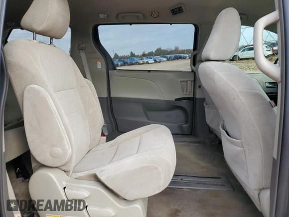 ✅ 2017 Toyota Sienna LE • VIN: 5TDKZ3DC8HS885254 • Lot: 92038915. Wystawiony na Copart z przebiegiem 101 337 mil. Bezpłatny archiwum sprzedaży aukcyjnych z USA i szczegółowy raport historii pojazdu na DreamBid. Zdjęcie 11.