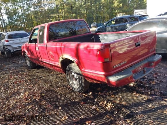 ✅ 1998 GMC Sonoma SLS • VIN: 1GTCS1940W8520986 • Lot: 43620364. Listed on IAAI with 221,061 mi. Free auction sales archive from the USA and detailed vehicle history report at DreamBid. Image 3.