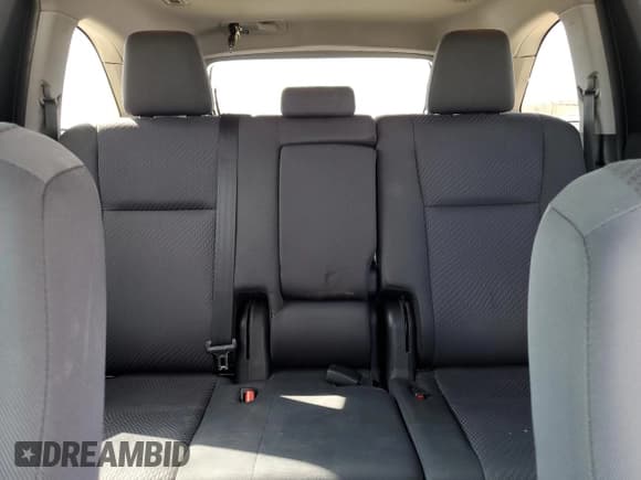 ✅ 2019 Toyota Highlander LE • VIN: 5TDZARFH0KS052525 • Lot: 86639665. Wystawiony na Copart z przebiegiem 75 535 mil. Bezpłatny archiwum sprzedaży aukcyjnych z USA i szczegółowy raport historii pojazdu na DreamBid. Zdjęcie 10.