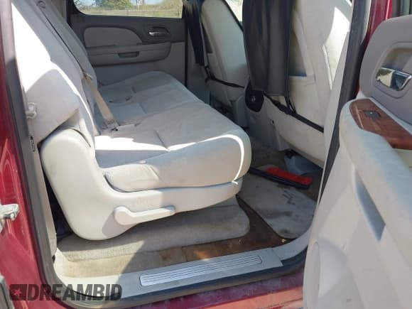 ✅ 2007 Chevrolet Suburban LTZ • VIN: 1GNFK16347J216490 • Lot: 43051041. Listed on IAAI with 160,360 mi. Free auction sales archive from the USA and detailed vehicle history report at DreamBid. Image 8.