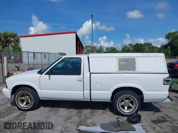 ✅ 2002 GMC Sonoma SLS • VIN: 1GTCS14W028174053 • Лот: 42573464. Опубликован ранее на IAAI с пробегом 185 563 миль. Бесплатный доступ к архиву аукционных продаж из США и подробный отчёт об истории автомобиля на DreamBid. Изображение 14.