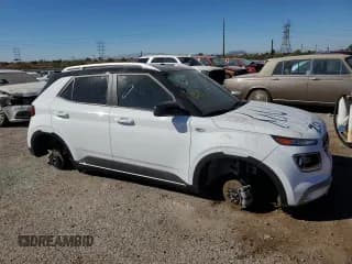 ✅ 2022 Hyundai Venue SEL • VIN: KMHRC8A32NU185752 • Lot: 76322244. Wystawiony na Copart z przebiegiem Nie podano. Bezpłatny archiwum sprzedaży aukcyjnych z USA i szczegółowy raport historii pojazdu na DreamBid. Zdjęcie 4.