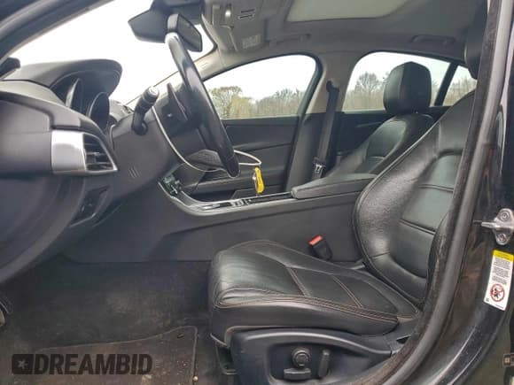 ✅ 2018 Jaguar XE • VIN: SAJAK4FN0JCP25219 • Лот: 94256285. Опубликован ранее на Copart с пробегом 125 491 миль. Бесплатный доступ к архиву аукционных продаж из США и подробный отчёт об истории автомобиля на DreamBid. Изображение 7.