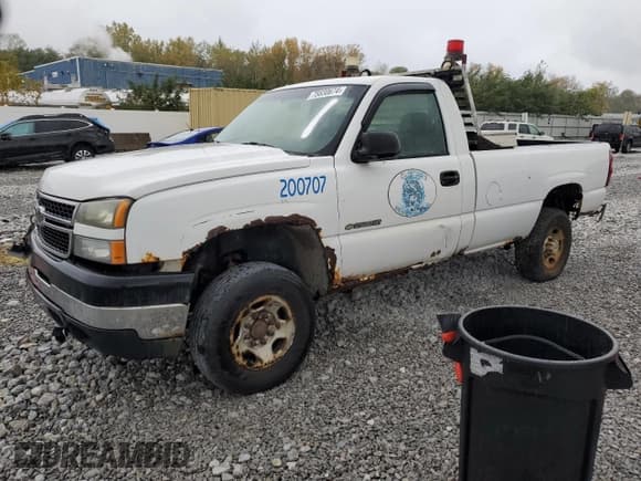 ✅ 2007 Chevrolet Silverado 2500HD Work Truck • VIN: 1GCHK24U17E127374 • Lot: 75830674. Wystawiony na Copart z przebiegiem Nie podano. Bezpłatny archiwum sprzedaży aukcyjnych z USA i szczegółowy raport historii pojazdu na DreamBid. Zdjęcie 1.