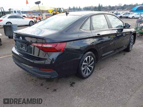 ✅ 2024 Volkswagen Jetta S • VIN: 3VW5M7BUXRM058093 • Лот: 43826606. Опубликован ранее на IAAI с пробегом 27 887 миль. Бесплатный доступ к архиву аукционных продаж из США и подробный отчёт об истории автомобиля на DreamBid. Изображение 4.