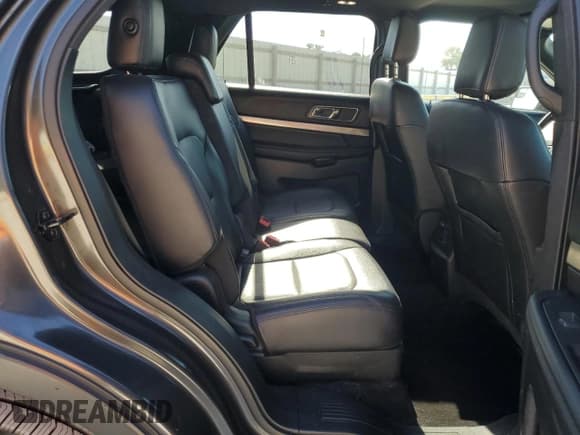 ✅ 2018 Ford Explorer XLT • VIN: 1FM5K8DHXJGC60795 • Lot: 93384275. Wystawiony na Copart z przebiegiem 99 538 mil. Bezpłatny archiwum sprzedaży aukcyjnych z USA i szczegółowy raport historii pojazdu na DreamBid. Zdjęcie 11.