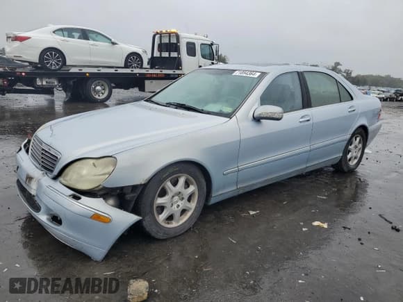 ✅ 2000 Mercedes-Benz S 320/430/500 • VIN: WDBNG75J4YA051291 • Лот: 71894364. Опубликован ранее на Copart с пробегом Не указан. Бесплатный доступ к архиву аукционных продаж из США и подробный отчёт об истории автомобиля на DreamBid. Изображение 1.