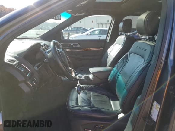 ✅ 2016 Ford Explorer Platinum • VIN: 1FM5K8HT4GGC82833 • Lot: 92606705. Wystawiony na Copart z przebiegiem 112 607 mil. Bezpłatny archiwum sprzedaży aukcyjnych z USA i szczegółowy raport historii pojazdu na DreamBid. Zdjęcie 7.