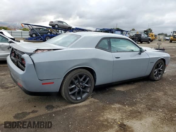 ✅ 2022 Dodge Challenger R/T • VIN: 2C3CDZBT5NH195730 • Лот: 73227453. Опубликован ранее на Copart с пробегом 3 107 миль. Бесплатный доступ к архиву аукционных продаж из США и подробный отчёт об истории автомобиля на DreamBid. Изображение 3.