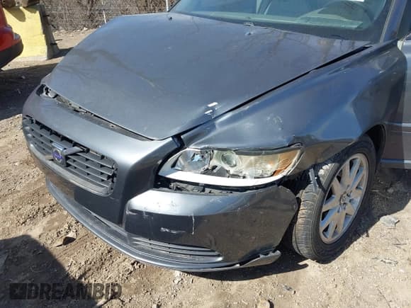 ✅ 2008 Volvo S40 2.4L • VIN: YV1MS382682405793 • Lot: 41822112. Wystawiony na IAAI z przebiegiem 142 918 mil. Bezpłatny archiwum sprzedaży aukcyjnych z USA i szczegółowy raport historii pojazdu na DreamBid. Zdjęcie 6.