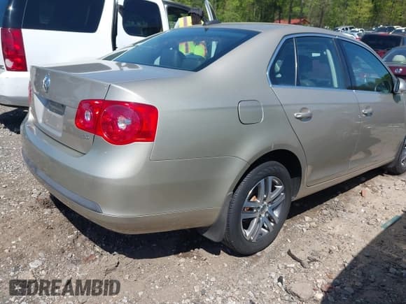 ✅ 2006 Volkswagen Jetta 2.5L • VIN: 3VWSG71K46M798471 • Лот: 41982917. Опубликован ранее на IAAI с пробегом 32 389 миль. Бесплатный доступ к архиву аукционных продаж из США и подробный отчёт об истории автомобиля на DreamBid. Изображение 4.