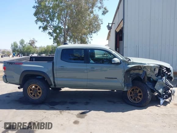 ✅ 2022 Toyota Tacoma SR • VIN: 3TMCZ5AN3NM464642 • Lot: 42322758. Listed on IAAI with 19,479 mi. Free auction sales archive from the USA and detailed vehicle history report at DreamBid. Image 14.