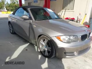 ✅ 2008 BMW 1 Series 128i • VIN: WBAUL73558VE88496 • Lot: 43654353. Wystawiony na IAAI z przebiegiem 79 169 mil. Bezpłatny archiwum sprzedaży aukcyjnych z USA i szczegółowy raport historii pojazdu na DreamBid. Zdjęcie 1.
