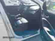 2017 Hyundai Santa Fe SE z VIN KM8SNDHF3HU224776, wystawiony jako IAAI lot #43111085 z przebiegiem Nie podano mil oraz . Historia ofert i sprzedaży dostępna na DreamBid. Obrazek 5.