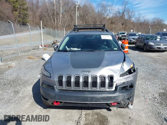 ✅ 2016 Jeep Cherokee Trailhawk • VIN: 1C4PJMBB6GW335837 • Lot: 41547478. Listed on IAAI with 236,483 mi. Free auction sales archive from the USA and detailed vehicle history report at DreamBid. Image 12.