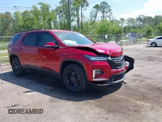 ✅ 2022 Chevrolet Traverse LT Cloth • VIN: 1GNERGKW7NJ154137 • Lot: 42181210. Wystawiony na IAAI z przebiegiem 30 650 mil. Bezpłatny archiwum sprzedaży aukcyjnych z USA i szczegółowy raport historii pojazdu na DreamBid. Zdjęcie 1.