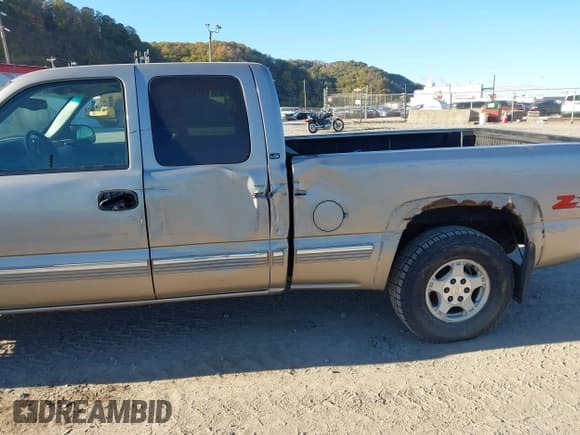✅ 2000 Chevrolet Silverado 1500 LS • VIN: 1GCEK19T5YE359393 • Lot: 43527102. Listed on IAAI with 63,780 mi. Free auction sales archive from the USA and detailed vehicle history report at DreamBid. Image 6.