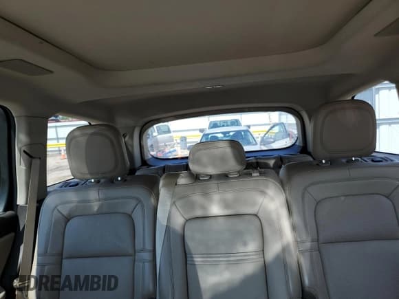 ✅ 2020 Lincoln Aviator Reserve • VIN: 5LM5J7XC6LGL06832 • Lot: 59568875. Listed on Copart with 105,766 mi. Free auction sales archive from the USA and detailed vehicle history report at DreamBid. Image 10.